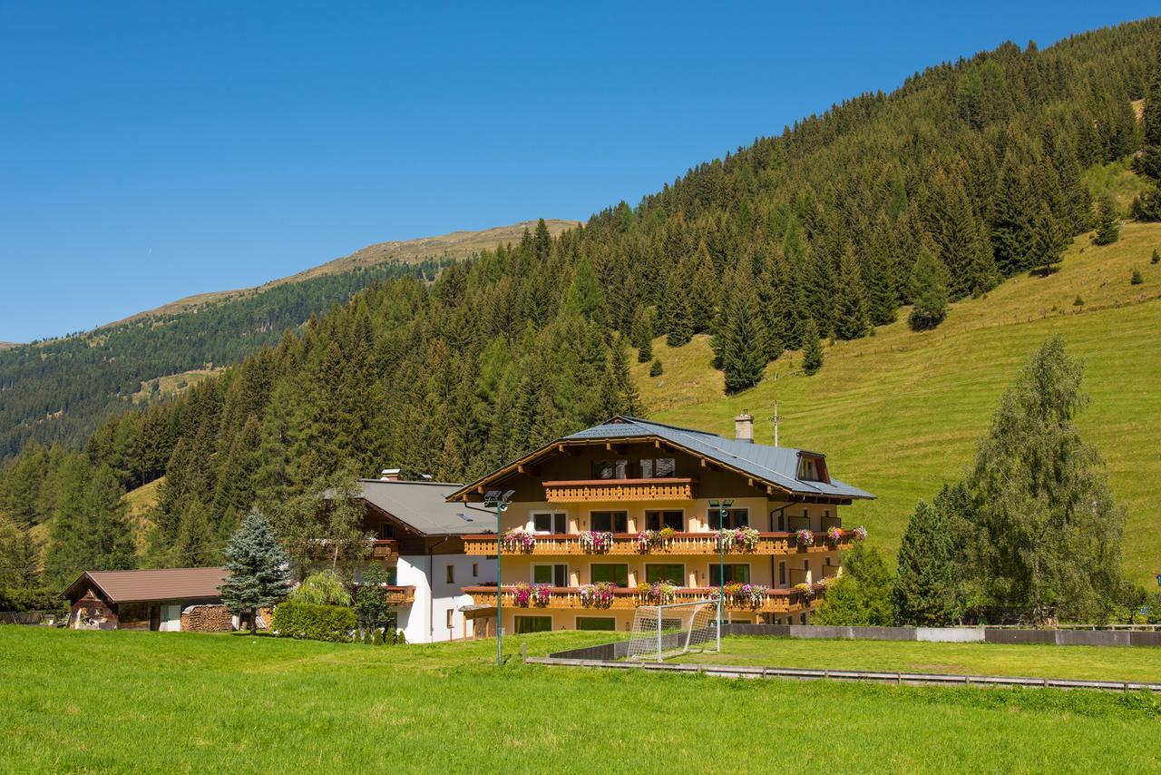 Zirbenhof Hotel Innerkrems Exterior photo