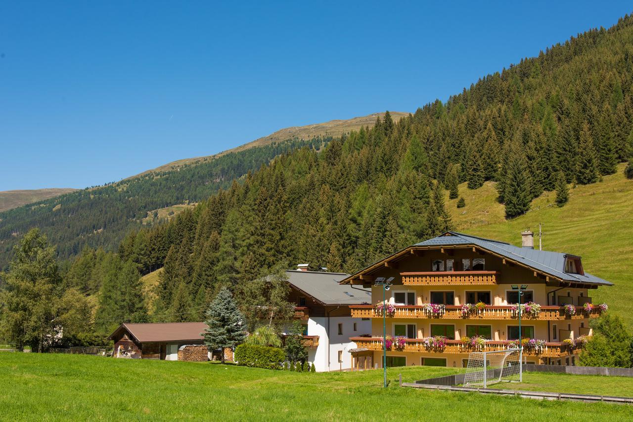 Zirbenhof Hotel Innerkrems Exterior photo
